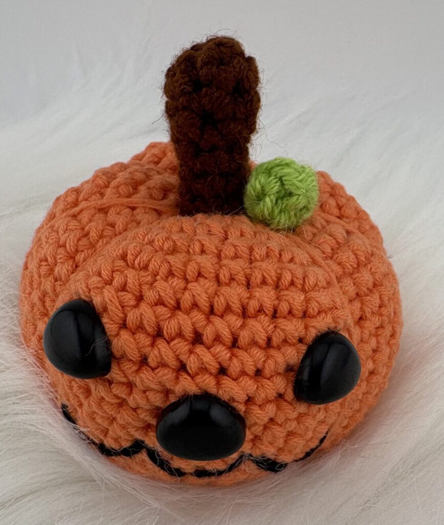 Halloween amigurumi pumpkin